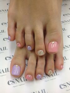 This easy design with several spring pastels features a few tiny jewels